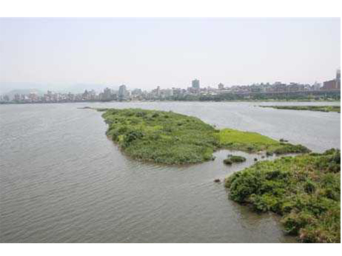 An Empty Terrain in the Danshui River,Taipei