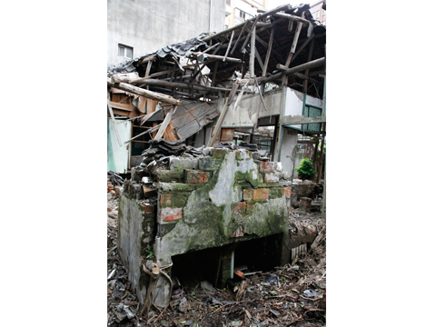 Removing the wall of a Ruined house,Qidong Street. Taipei 2008