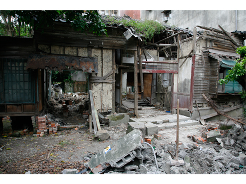 Removing the wall of a Ruined house,Qidong Street. Taipei 2008