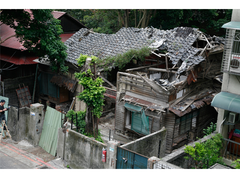 Removing the wall of a Ruined house,Qidong Street. Taipei 2008