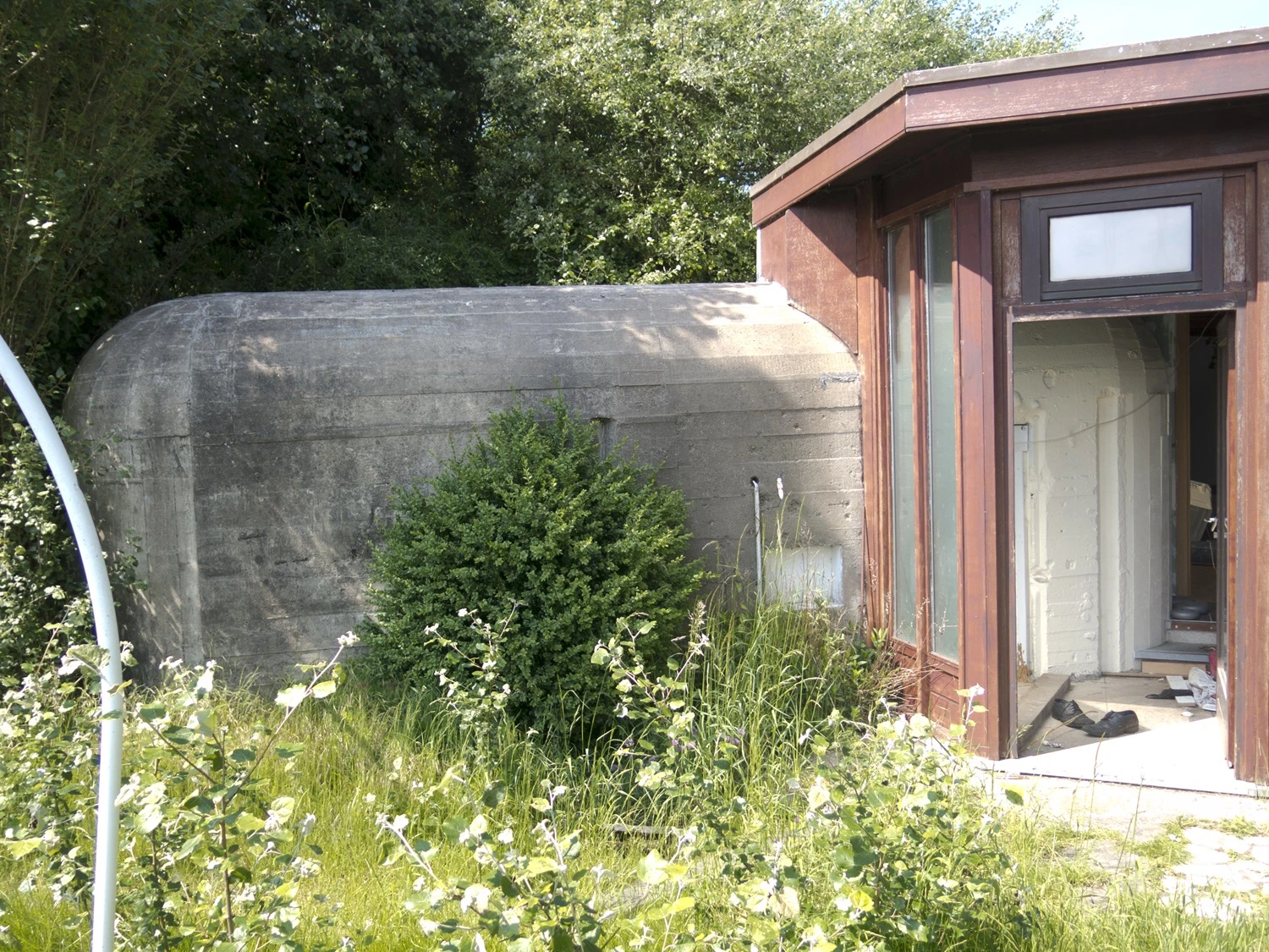 Ruin of repurposed bunker, Ostend, Belgium, 2014. Photo courtesy Nadim Abbas-圖片